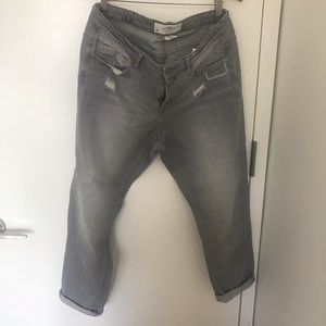 H&M boyfriend ripped jeans size (33)